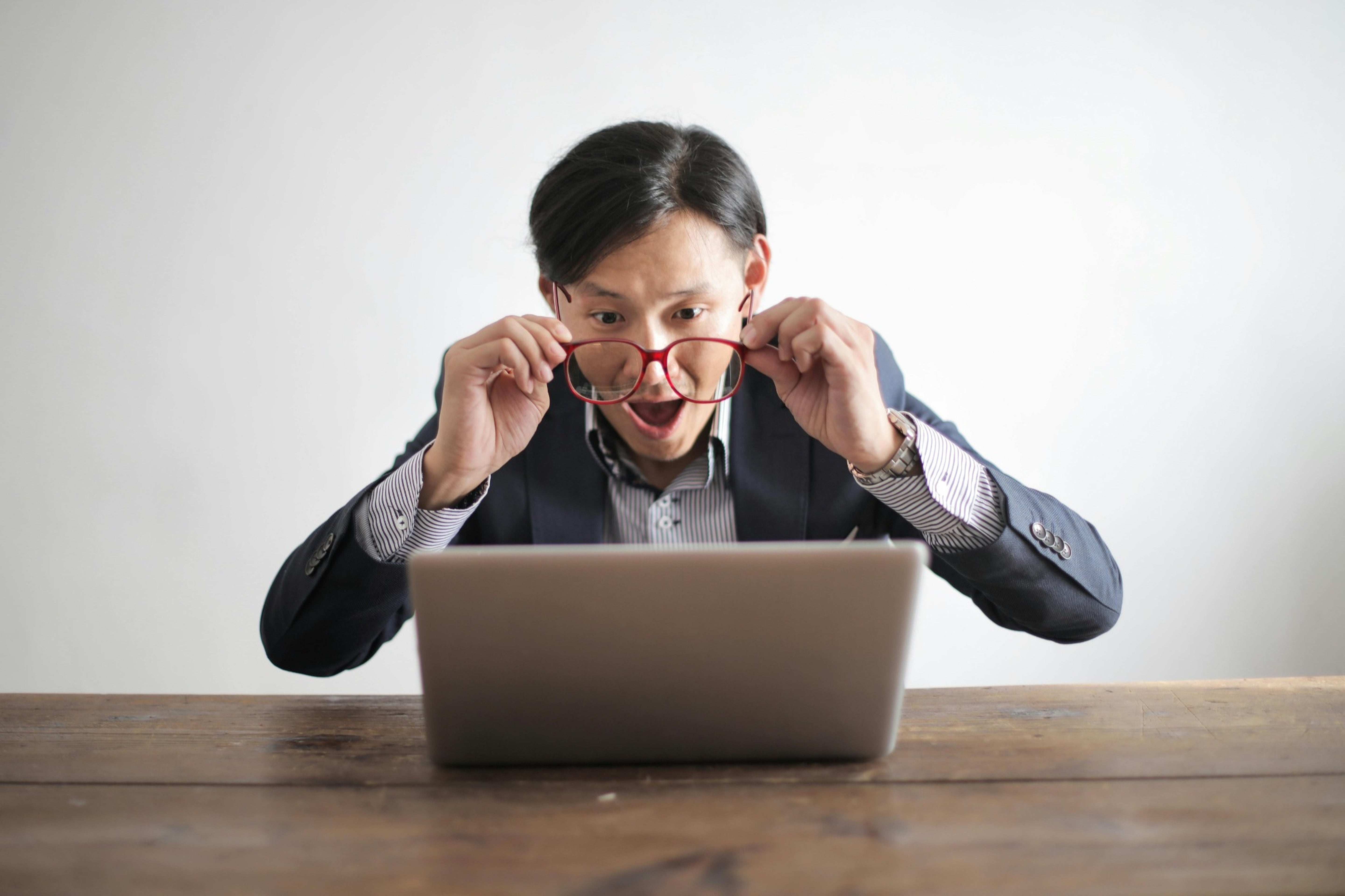 The Science of Surprise: How Unexpected Elements Drive Engagement in Trade Show Booths